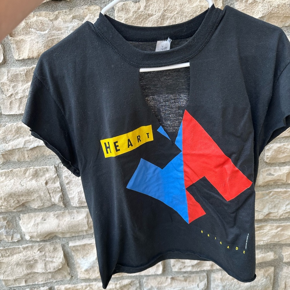 Heart band tee, cropped